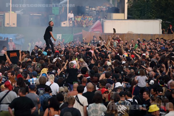 MASS HYSTERIA - 2024-08-18 - CHARLEVILLE-MEZIERES - Square Bayard - Illuminations - 